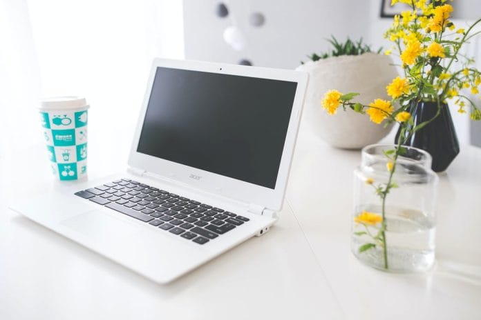 Samsung Galaxy Chromebook vs MacBook Air M1 – The Battle for Laptop Supremacy in 2023 2 chromebook vs macbook air m1 photo